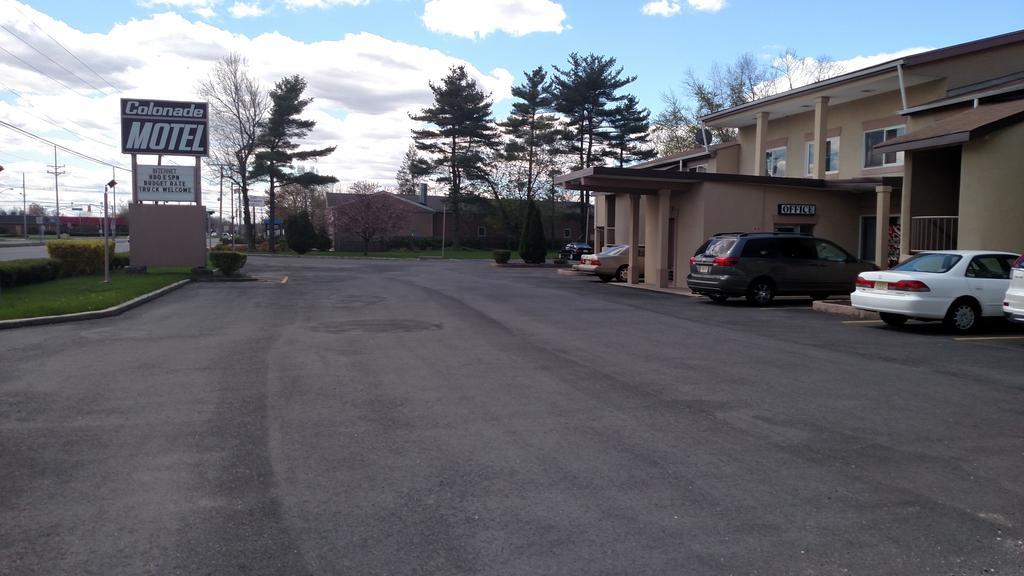 Colonade Motel East Windsor Exteriör bild