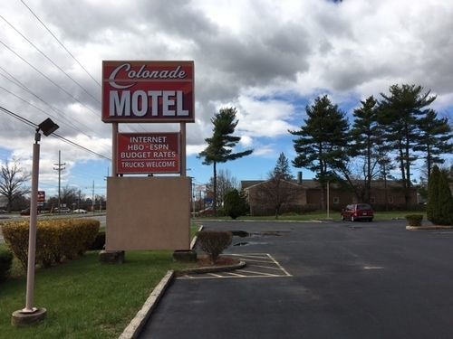 Colonade Motel East Windsor Exteriör bild